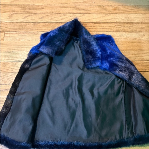 Cejon Black and Blue Faux Fur Vest - Picture 2 of 4
